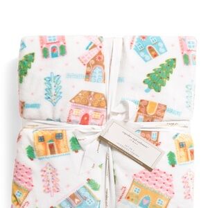 CUPCAKES & CASHMERE Yellow/pink 2pk Gingerbread Lane Fleece Throw Set